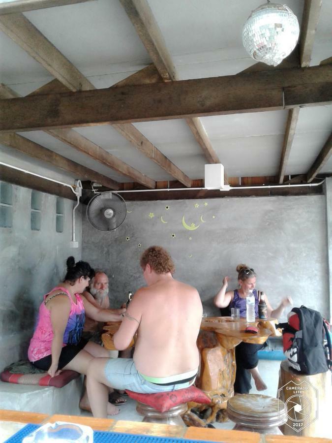 The Pier Homestay Тонгсала Екстер'єр фото